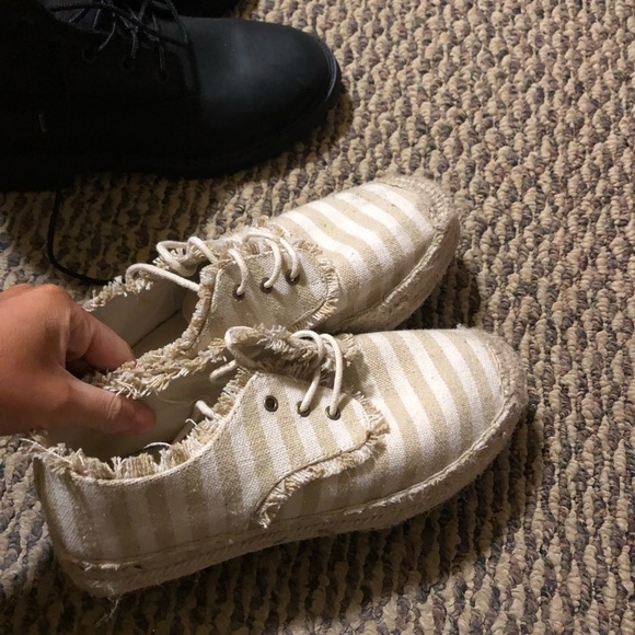 Shoes - Picture 2 of 4